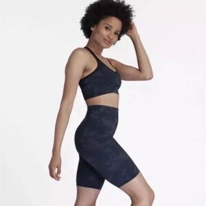 NEW Spanx LAMN  Look At Me Now Bike Shorts Black Camo Size Xsmall